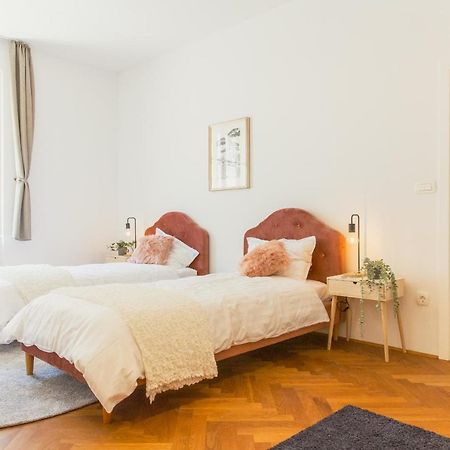 Top Location City Centre Condo In Historic Building With Free Garage Parking 류블랴나 외부 사진