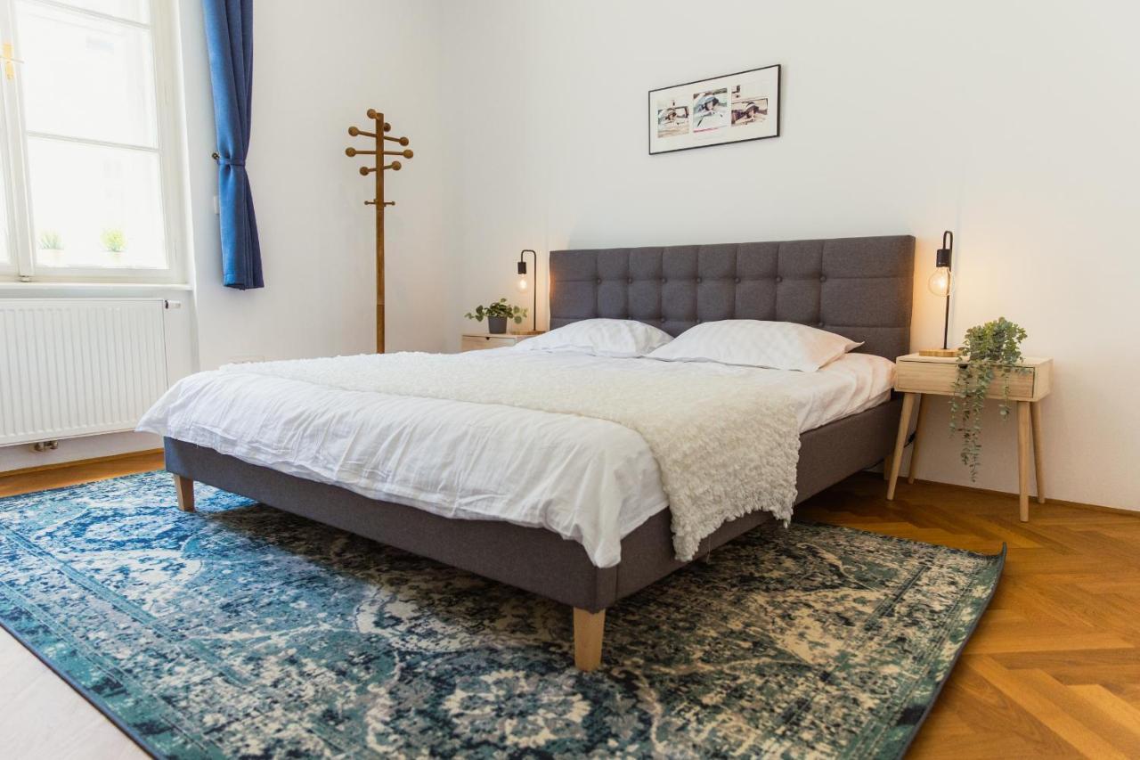 Top Location City Centre Condo In Historic Building With Free Garage Parking 류블랴나 외부 사진