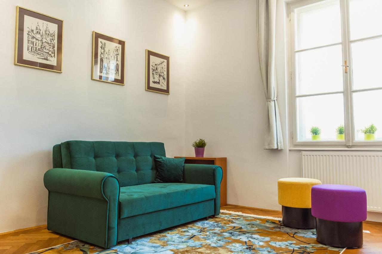 Top Location City Centre Condo In Historic Building With Free Garage Parking 류블랴나 외부 사진