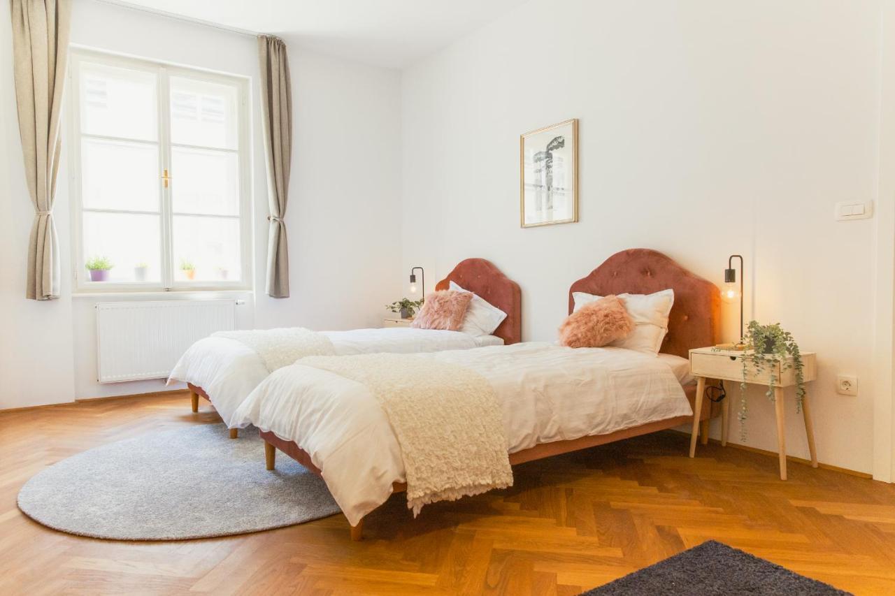 Top Location City Centre Condo In Historic Building With Free Garage Parking 류블랴나 외부 사진