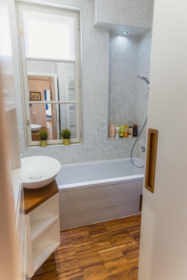 Top Location City Centre Condo In Historic Building With Free Garage Parking 류블랴나 외부 사진